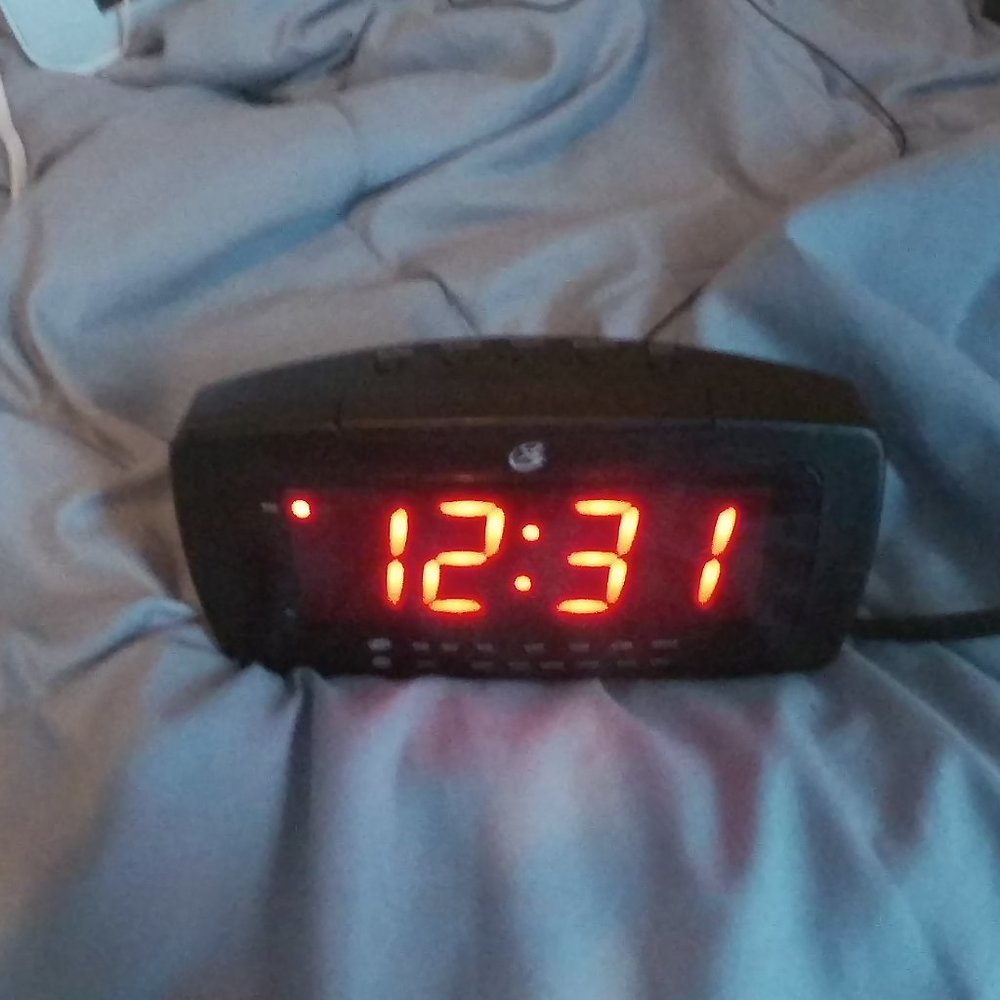 GPX AM/FM Clock Radio CR2307, Good Condition